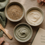 combien de temps laisser un gommage sur le visage, produits exfoliants en flat lay