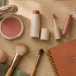 meilleur blush différentes textures sur table en bois