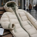 Doudoune longue beige aux genoux, capuche et matelassage