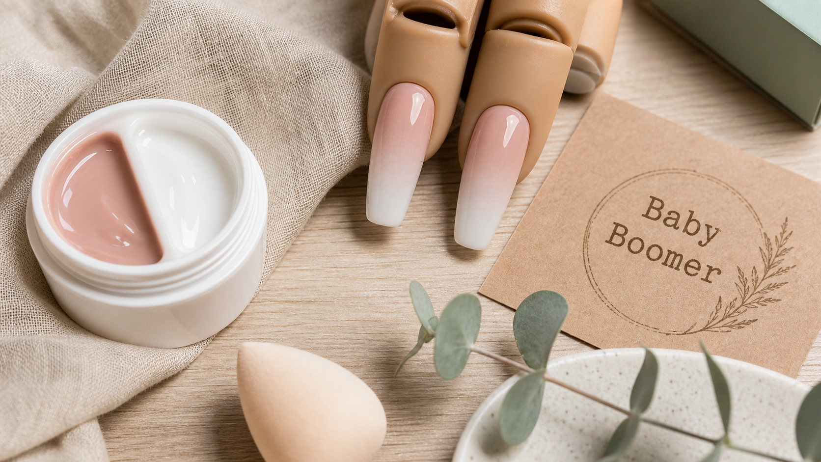 Ongle baby boomer : dégradé nude à blanc en gel